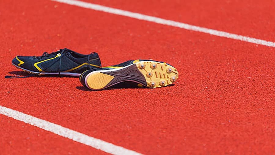 la importancia de la elección del tamaño de los clavos en unas zapatillas de atletismo